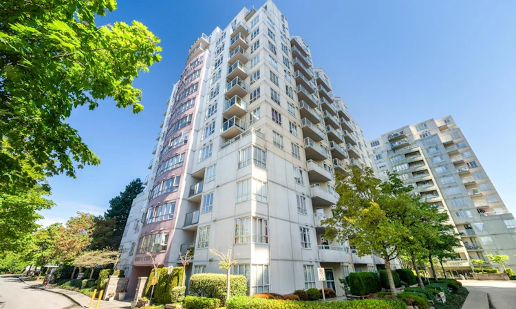 1008-3455 Ascot Place