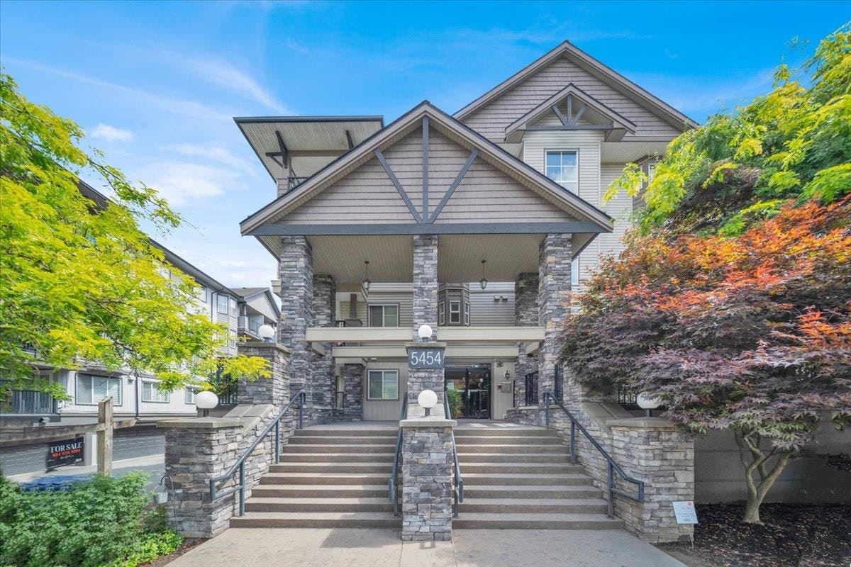 210-5454 198 Street, Langley, BC, V3A 1G2