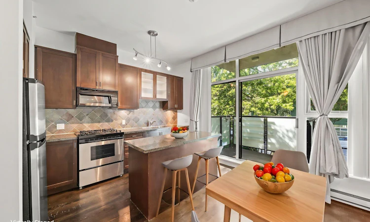 205-8988 Hudson Street