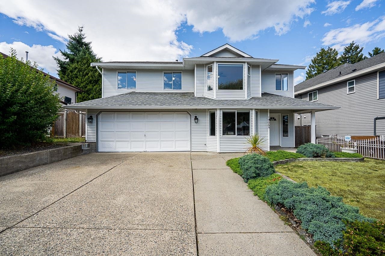 19065 60 Avenue, Surrey, BC, V3S 8A1
