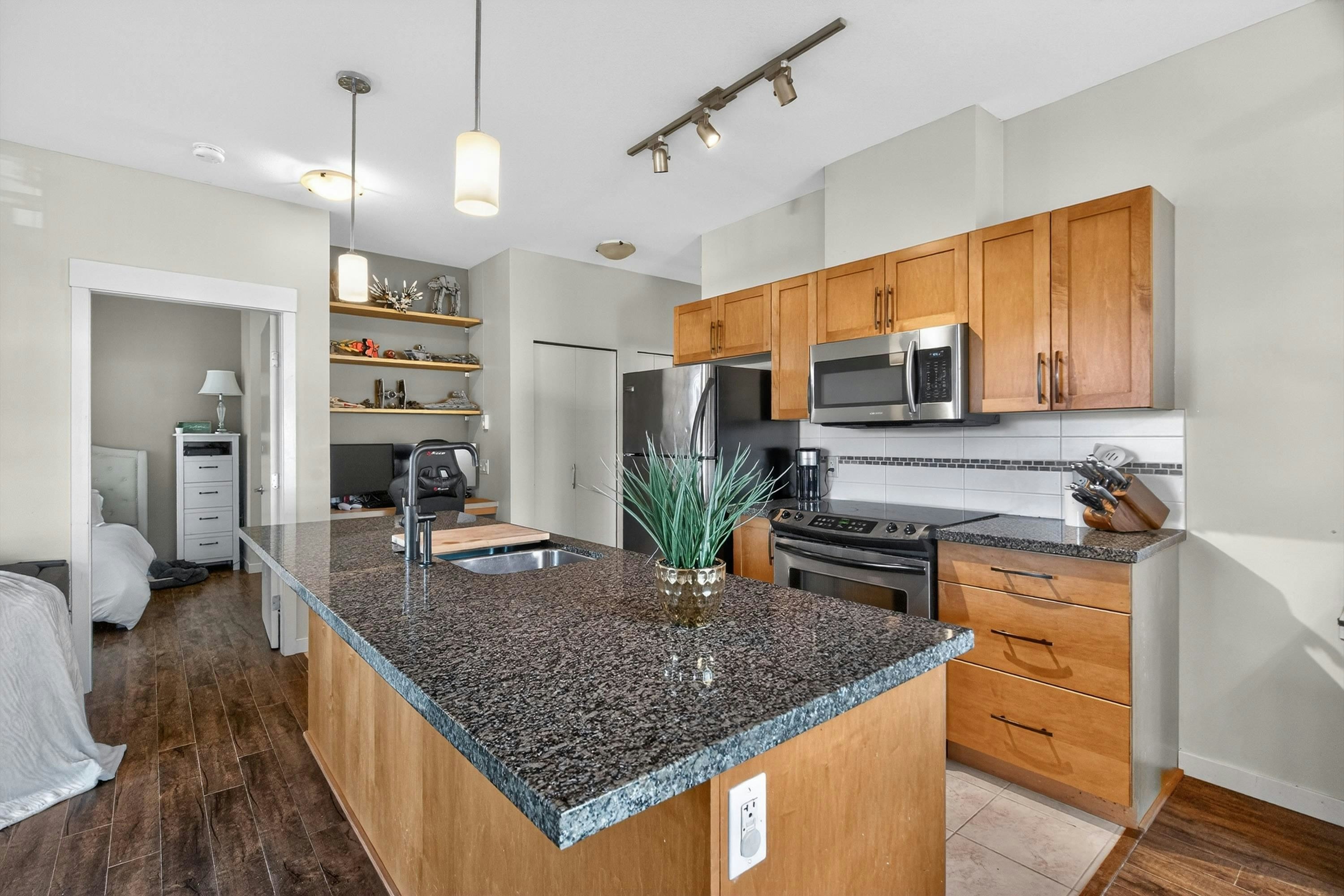 201-11950 Harris Road, Pitt Meadows, BC, V3Y 0B7 - 4