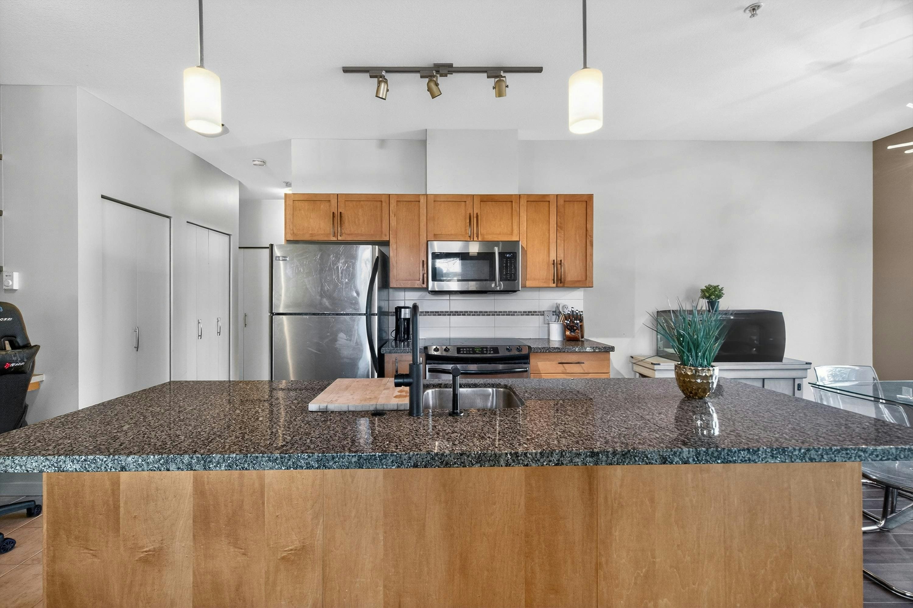 201-11950 Harris Road, Pitt Meadows, BC, V3Y 0B7 - 12