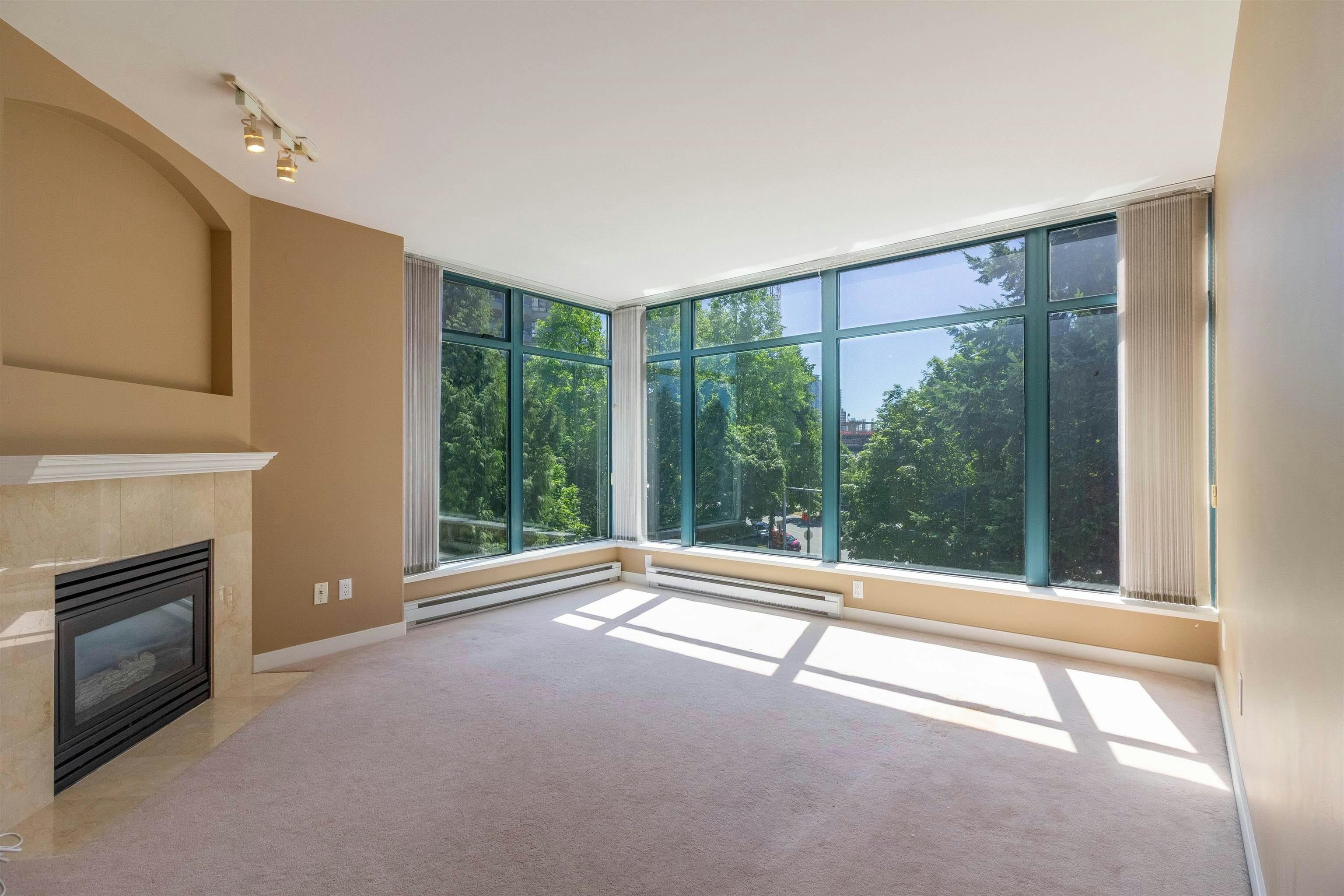 501-4567 Hazel Street, Burnaby, BC, V5H 4V4 - 2