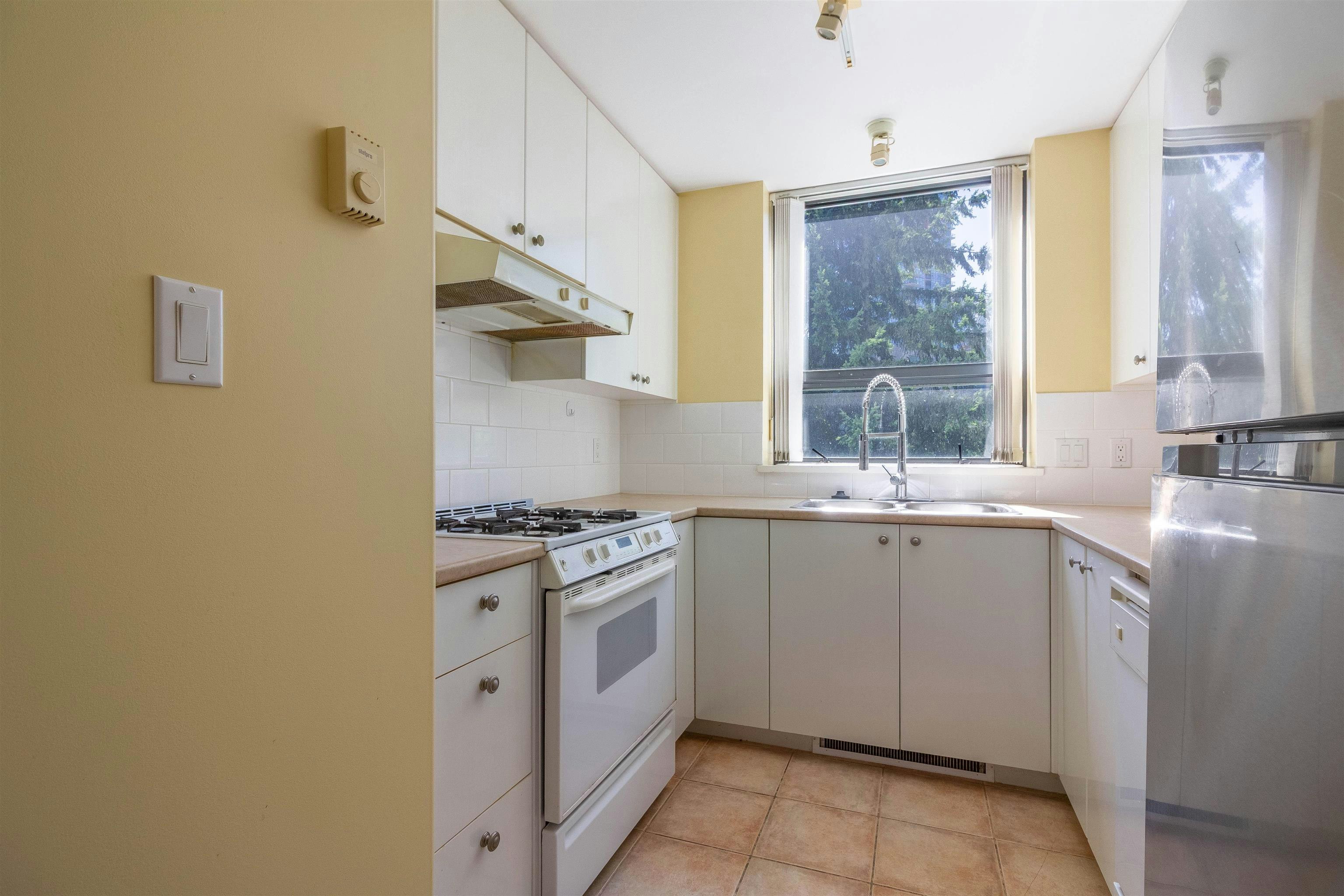 501-4567 Hazel Street, Burnaby, BC, V5H 4V4 - 10