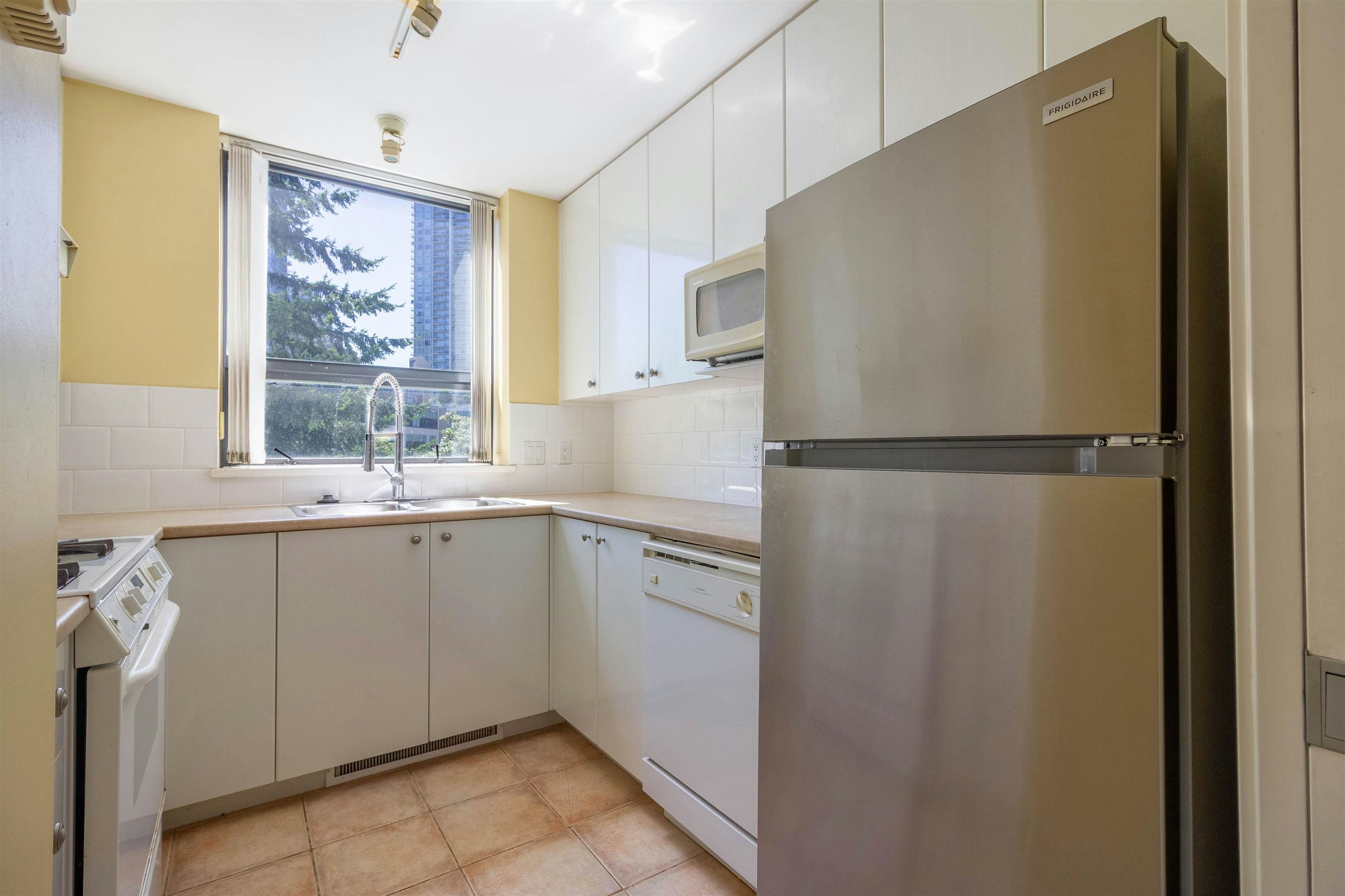 501-4567 Hazel Street, Burnaby, BC, V5H 4V4 - 8