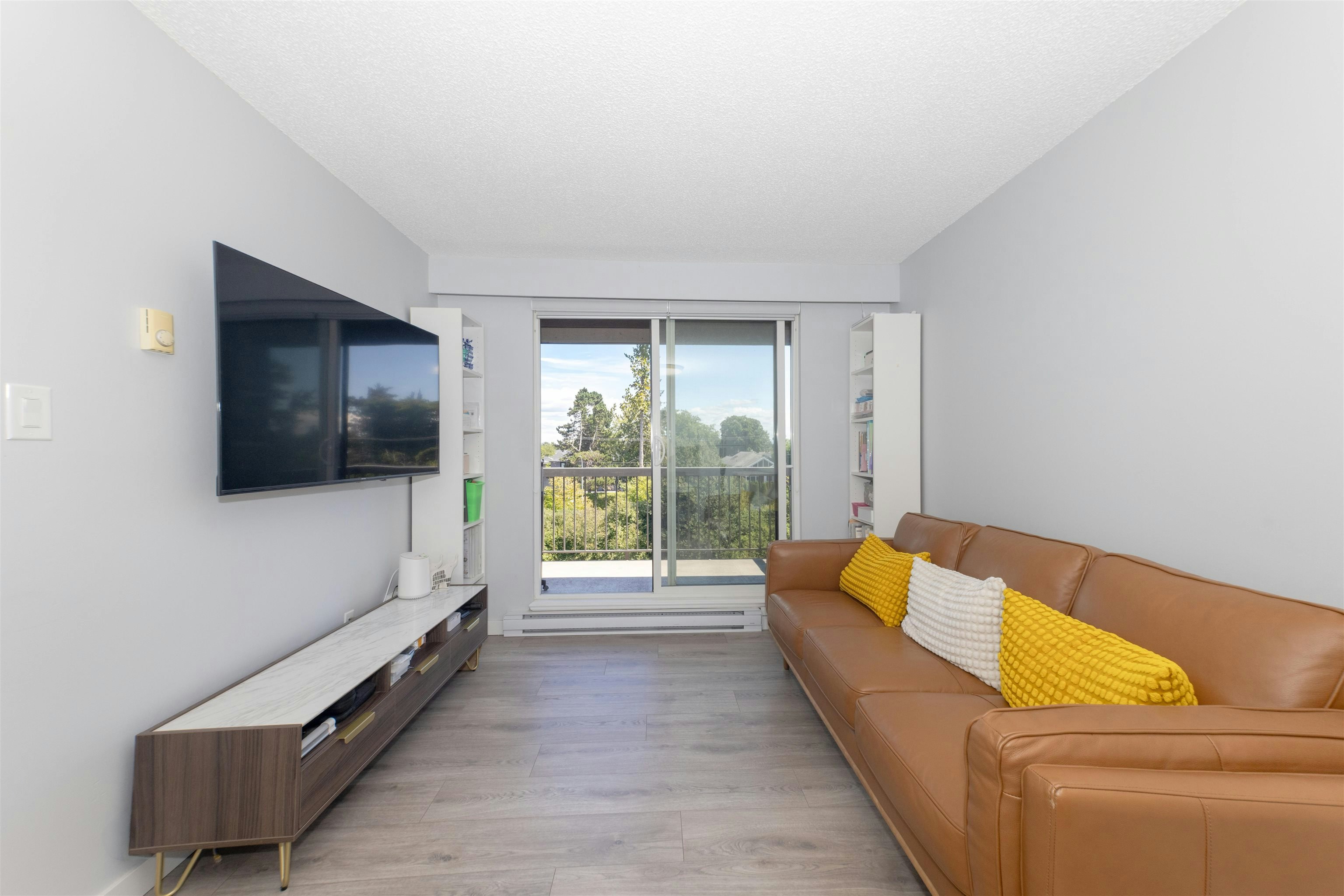 401-8120 Colonial Drive - 5