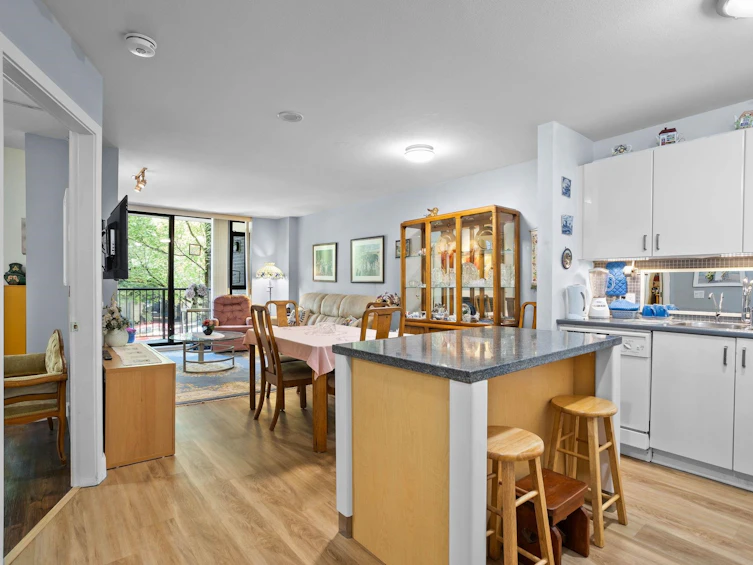 205-175 W 1st Street, North Vancouver, BC, V7M 3N9 - 9