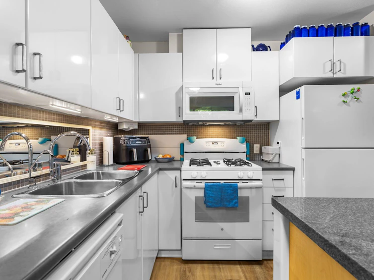 205-175 W 1st Street, North Vancouver, BC, V7M 3N9 - 12