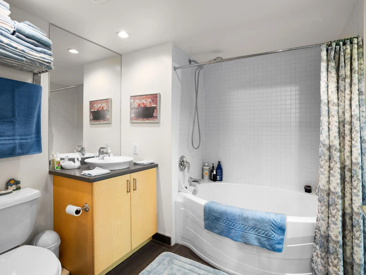 205-175 W 1st Street, North Vancouver, BC, V7M 3N9 - 21