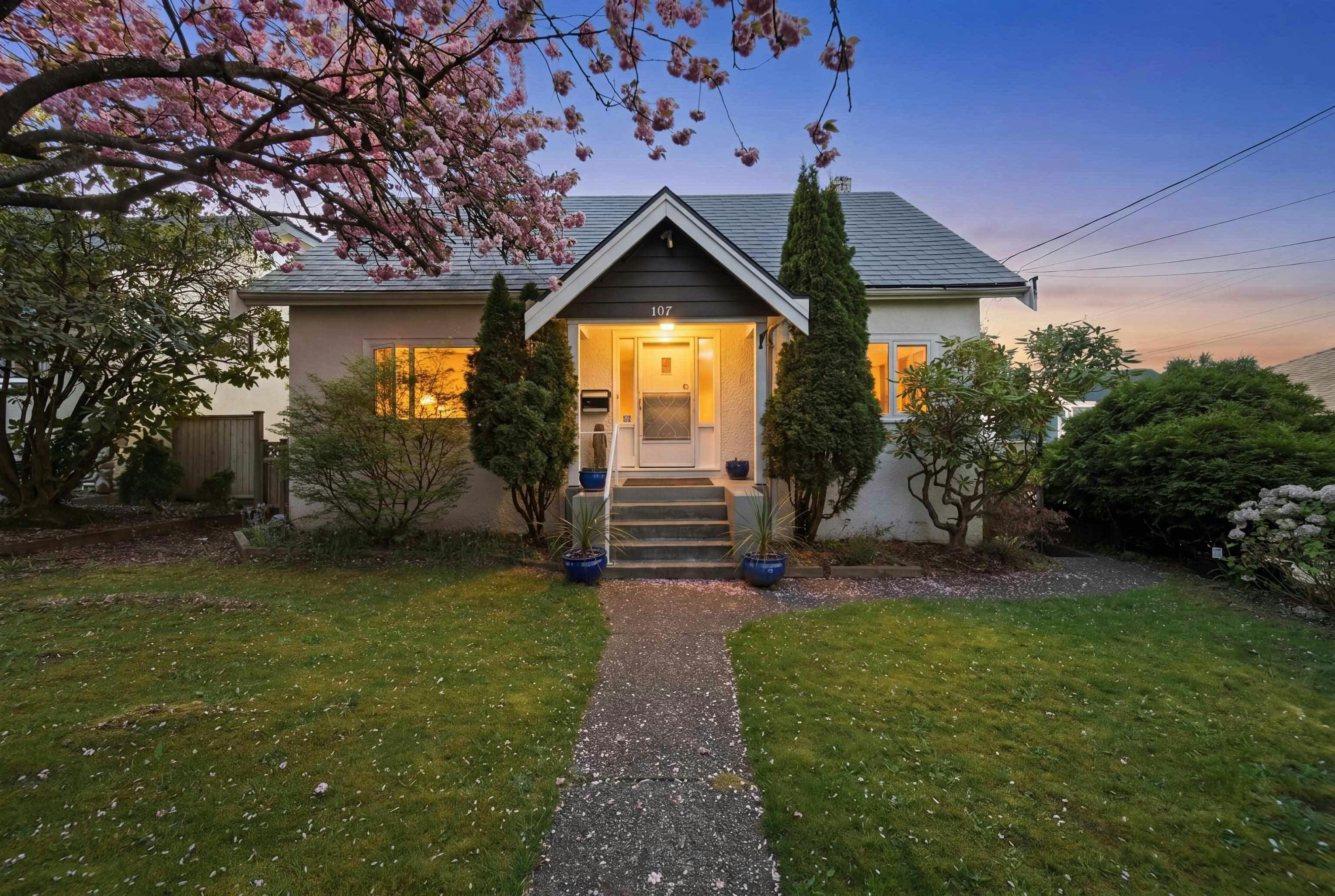 107 Seventh Avenue, New Westminster, BC, V3L 1W2