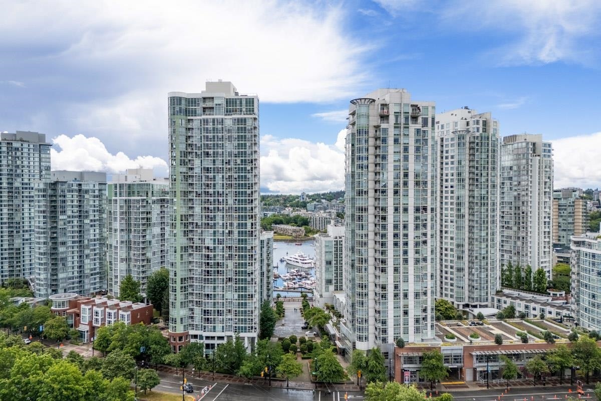 1505-193 Aquarius Mews, Vancouver, BC, V6Z 2Z2