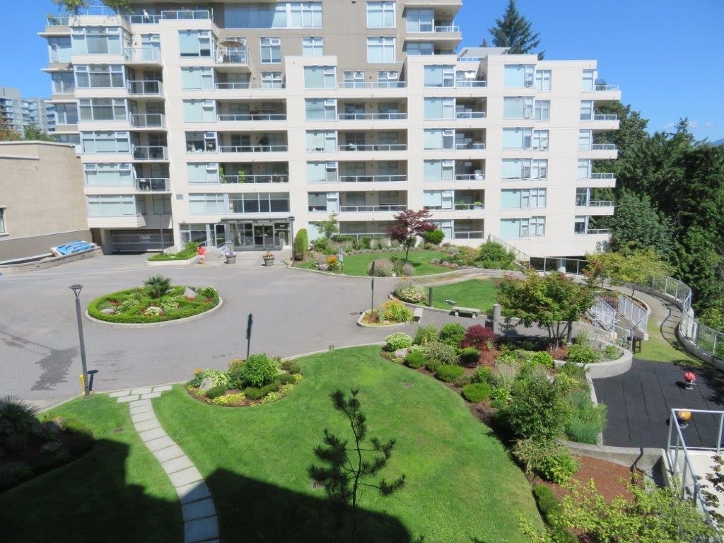 205-9298 University Crescent, Burnaby, BC, V5A 4X8 - 9