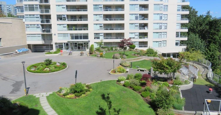 205-9298 University Crescent, Burnaby, BC, V5A 4X8 - 9