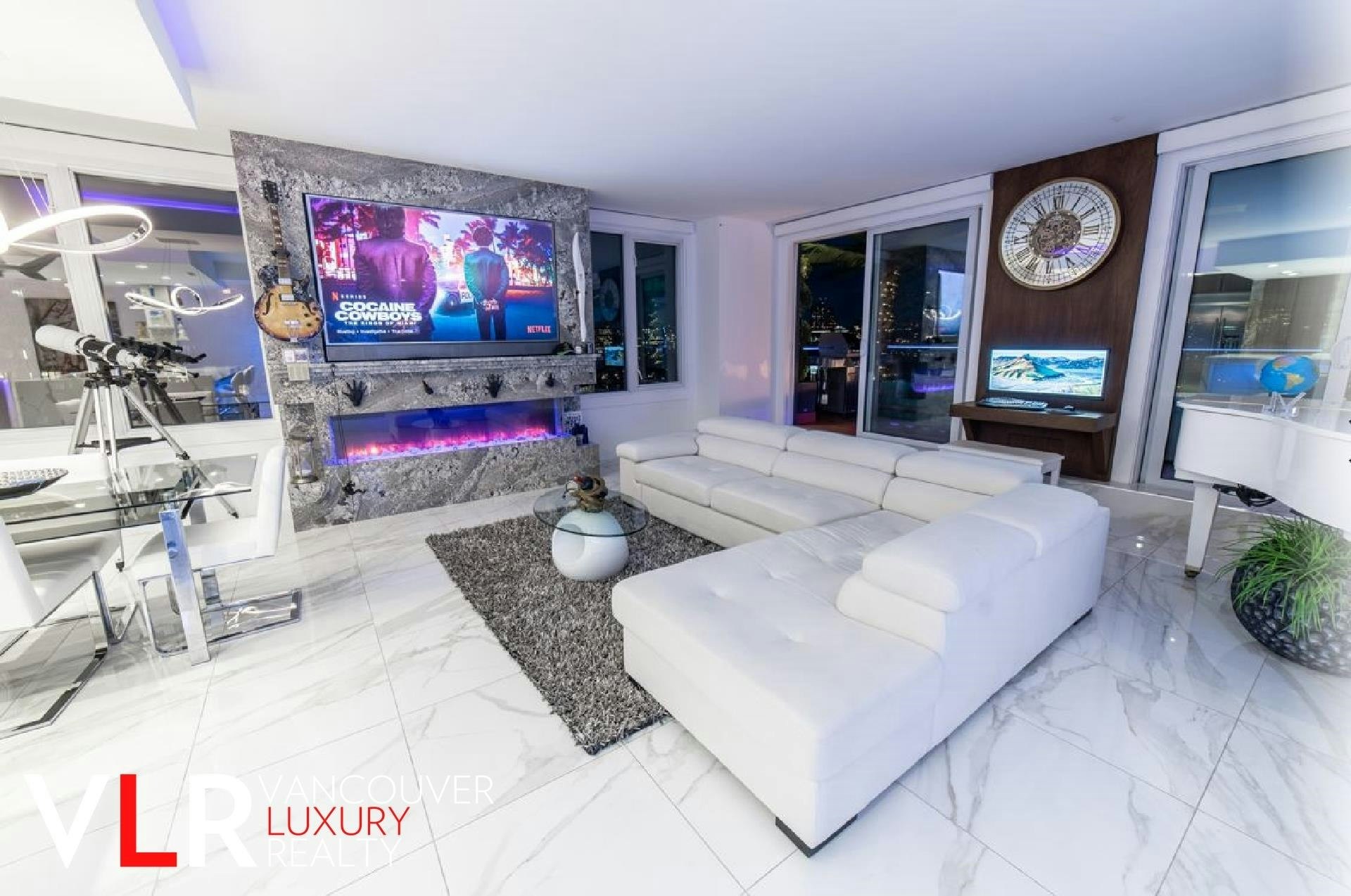 PH-199 Drake Street, Vancouver, BC, V6Z 2Y8 - 2