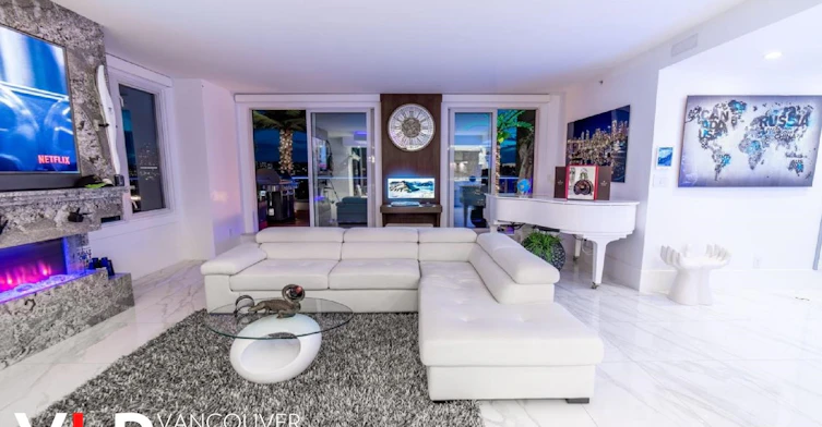 PH-199 Drake Street, Vancouver, BC, V6Z 2Y8