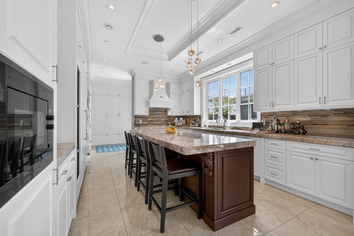 3818 Broadway W, Vancouver, BC, V6R 2C3 - 3