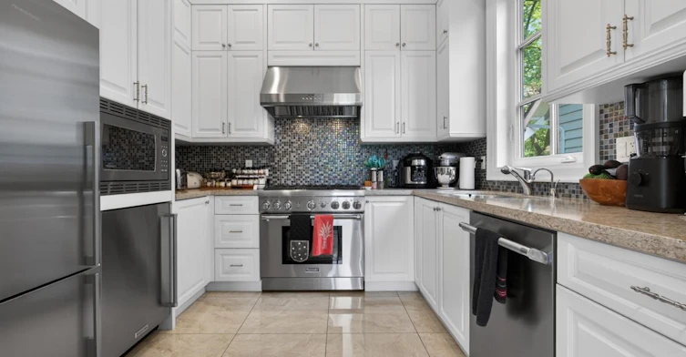3818 Broadway W, Vancouver, BC, V6R 2C3 - 4
