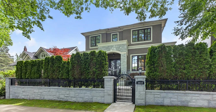 3818 Broadway W, Vancouver, BC, V6R 2C3 - 2