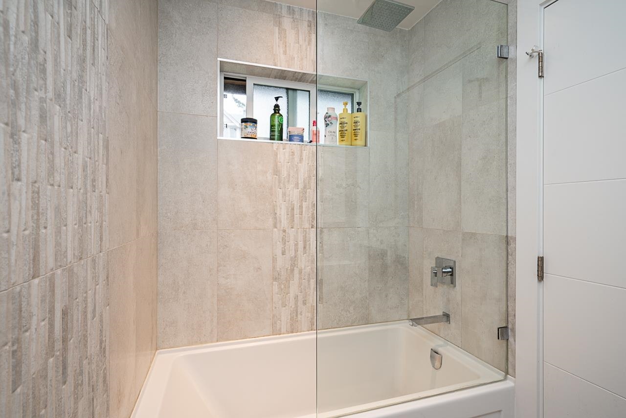 4365 Mountain Highway, North Vancouver, BC, V7K 2K3 - 25