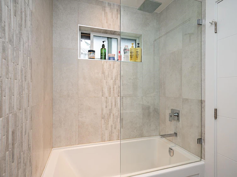 4365 Mountain Highway, North Vancouver, BC, V7K 2K3 - 25