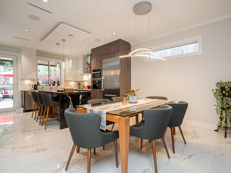 4365 Mountain Highway, North Vancouver, BC, V7K 2K3 - 7
