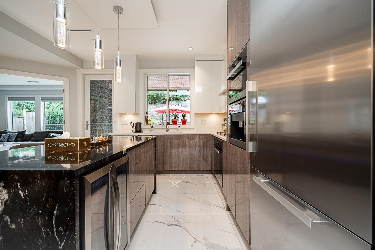 4365 Mountain Highway, North Vancouver, BC, V7K 2K3 - 9