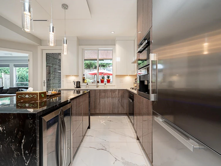 4365 Mountain Highway, North Vancouver, BC, V7K 2K3 - 9
