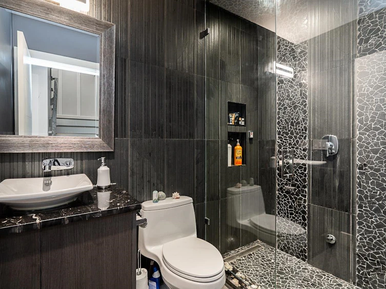 4365 Mountain Highway, North Vancouver, BC, V7K 2K3 - 29