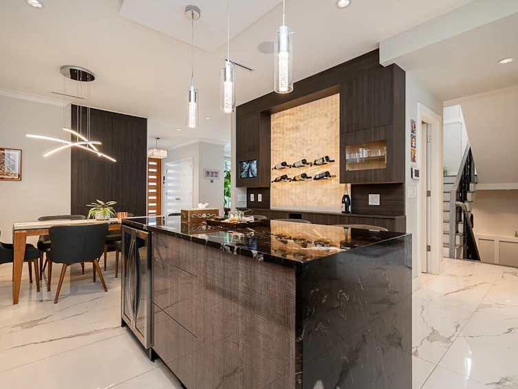 4365 Mountain Highway, North Vancouver, BC, V7K 2K3 - 10