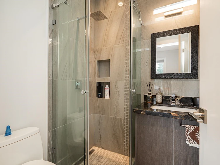 4365 Mountain Highway, North Vancouver, BC, V7K 2K3 - 14