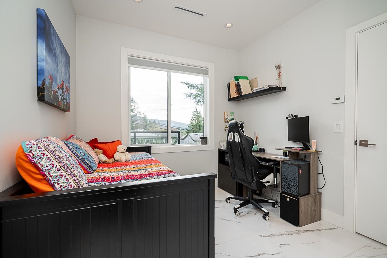 4365 Mountain Highway, North Vancouver, BC, V7K 2K3 - 13