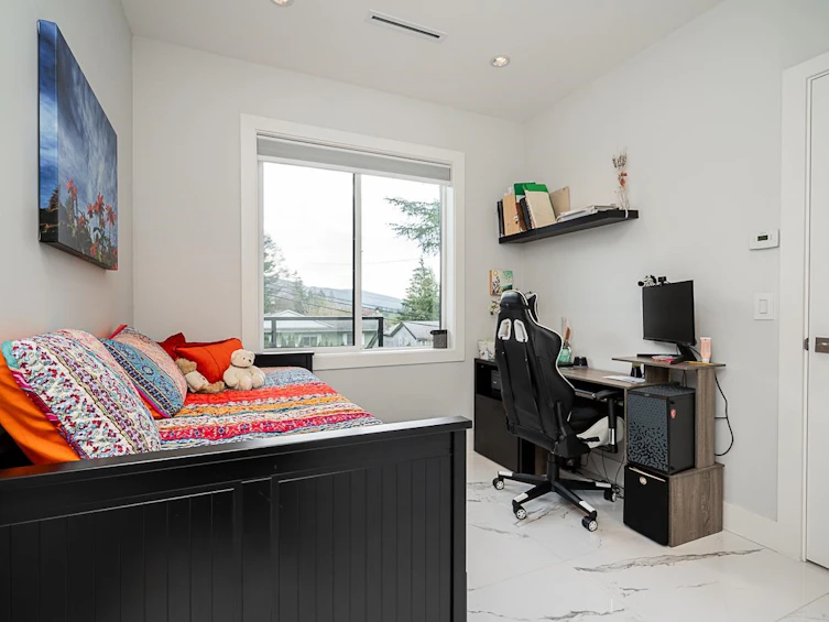 4365 Mountain Highway, North Vancouver, BC, V7K 2K3 - 13