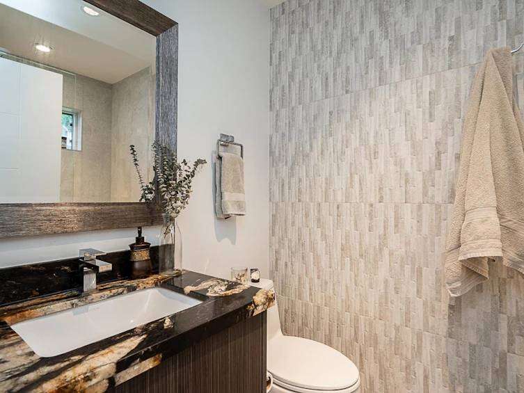 4365 Mountain Highway, North Vancouver, BC, V7K 2K3 - 24