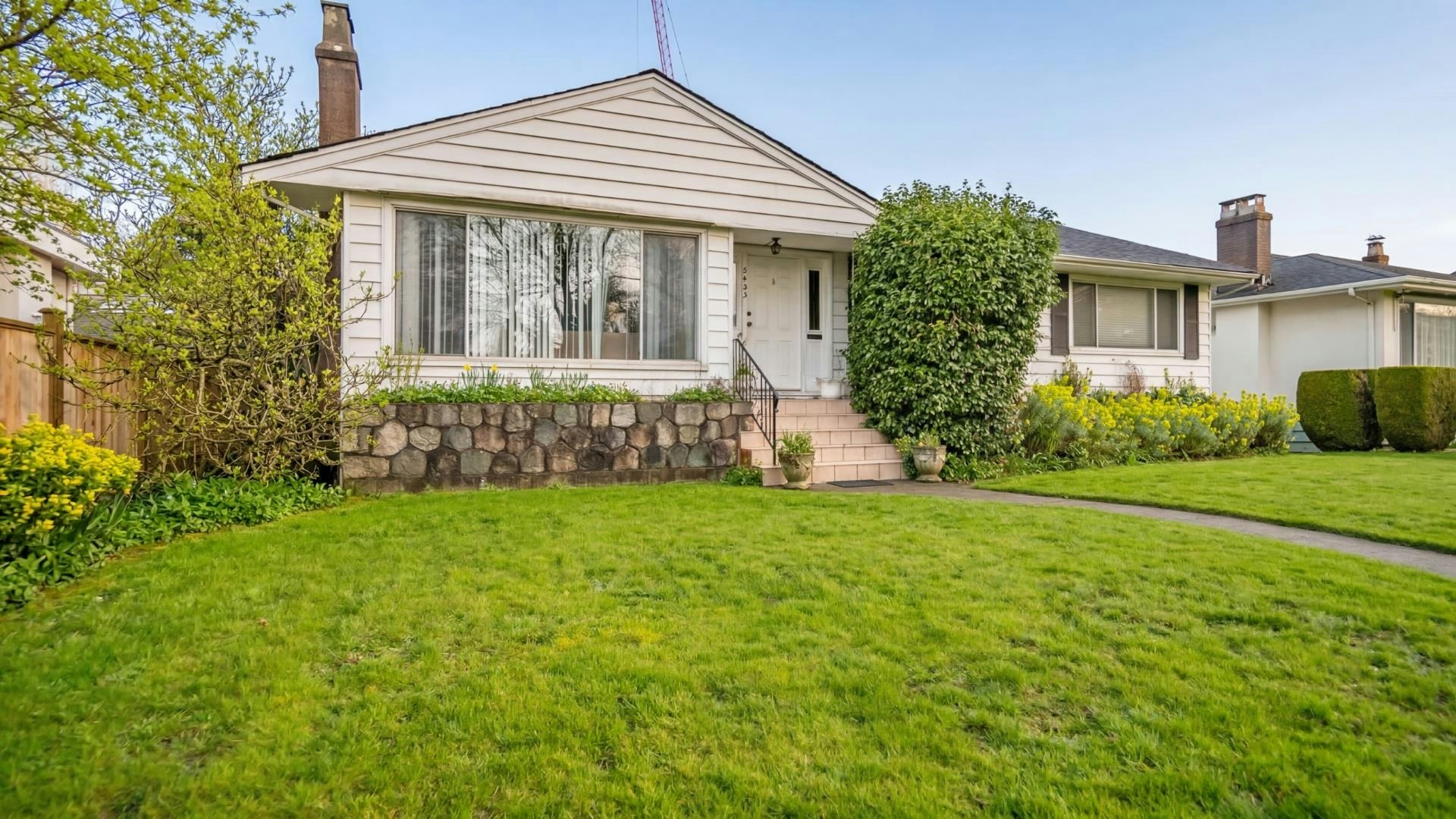 5433 Ash Street, Vancouver, BC, V5Z 3G5