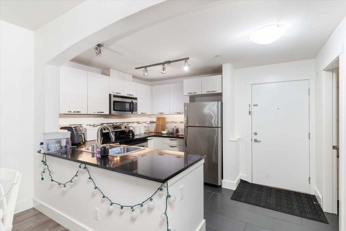 112-7478 Byrnepark Walk, Burnaby, BC, V3N 0B5 - 7