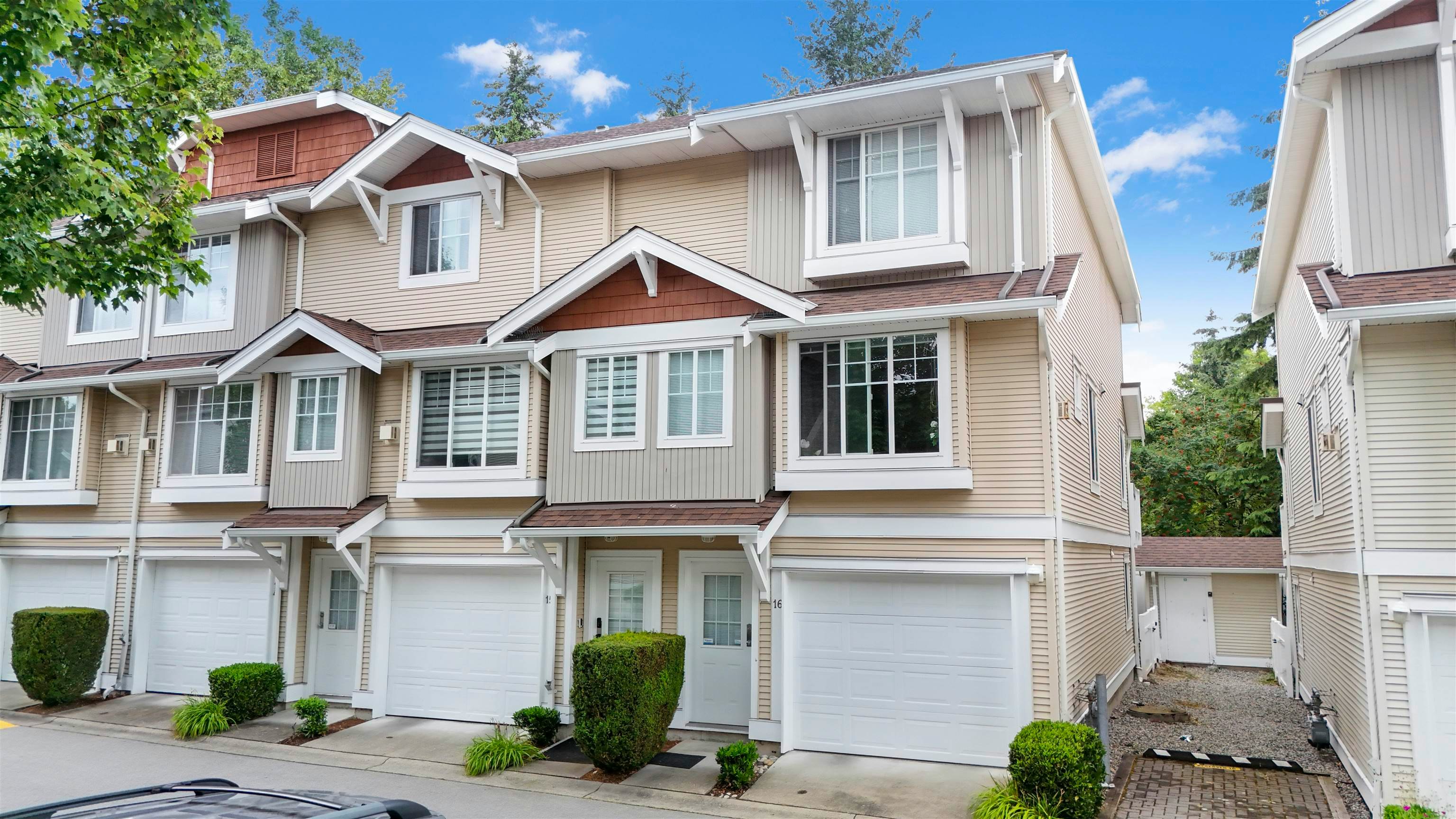 16-12110 75a Avenue, Surrey, BC, V3W 1M1