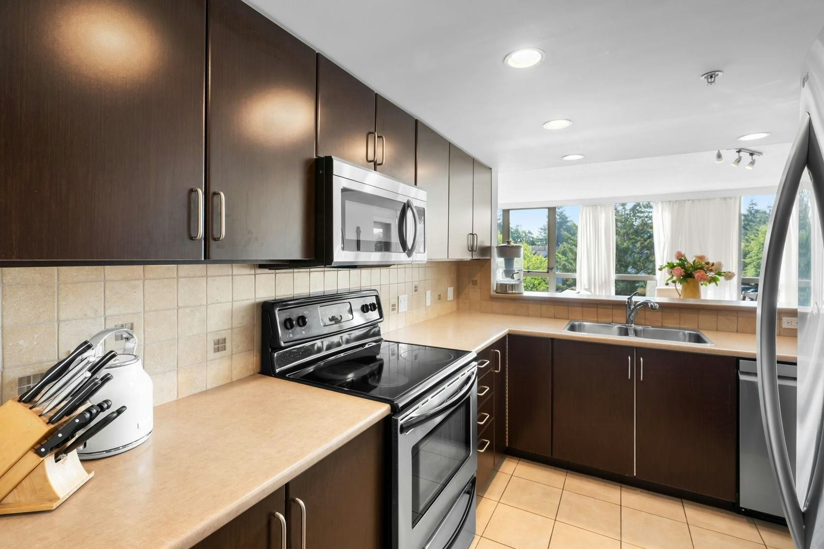 902-295 Guildford Way, Port Moody, BC, V3H 5N3 - 15