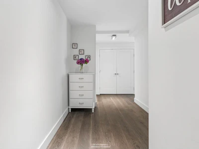 201-2140 Briar Avenue - 2