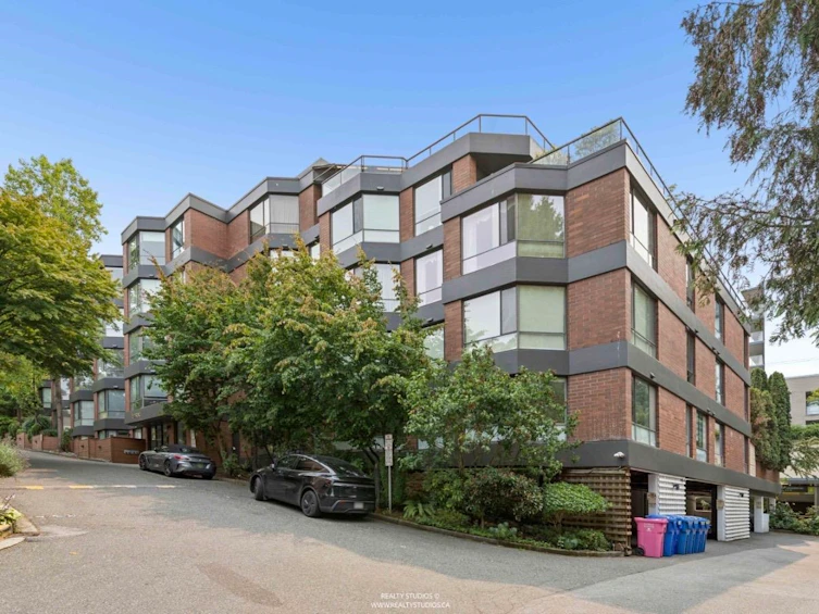 201-2140 Briar Avenue, Vancouver, BC, V6L 3B4 - 36