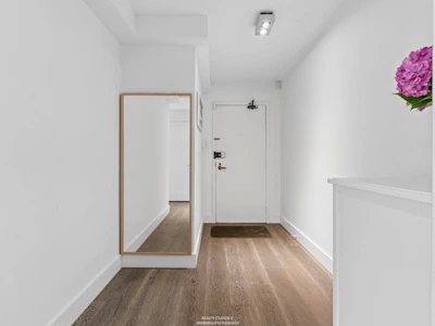 201-2140 Briar Avenue - 3