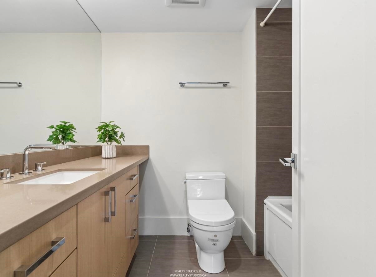 201-2140 Briar Avenue, Vancouver, BC, V6L 3B4 - 24