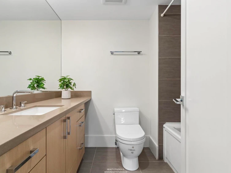 201-2140 Briar Avenue, Vancouver, BC, V6L 3B4 - 24