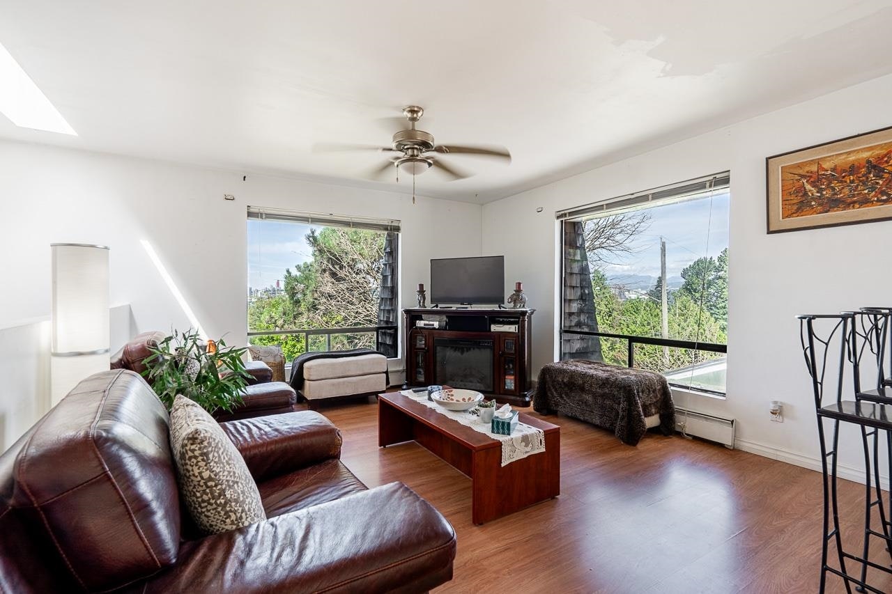 10956 128a Street, Surrey, BC, V3T 3G2