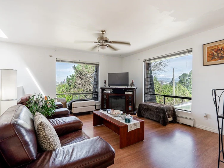 10956 128a Street, Surrey, BC, V3T 3G2