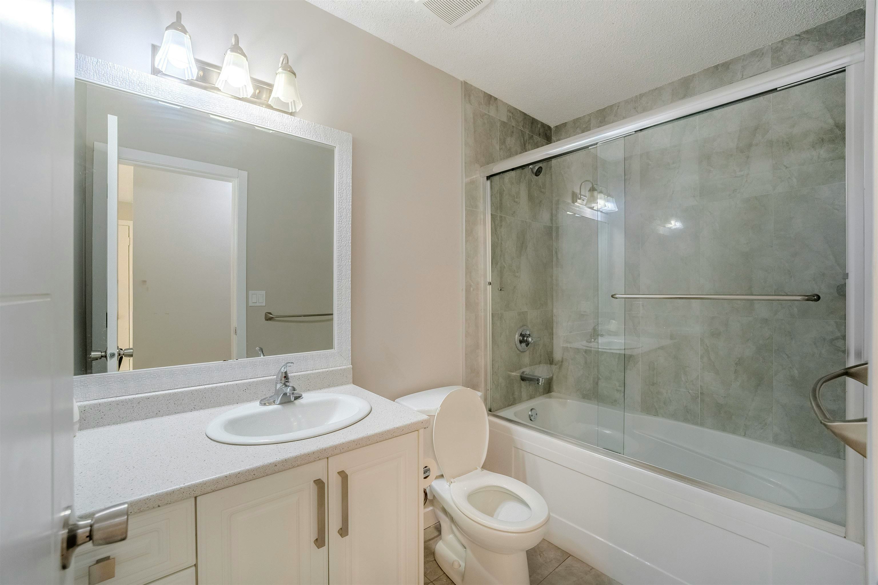 32565 George Ferguson Way, Abbotsford, BC, V2T 4C8 - 28