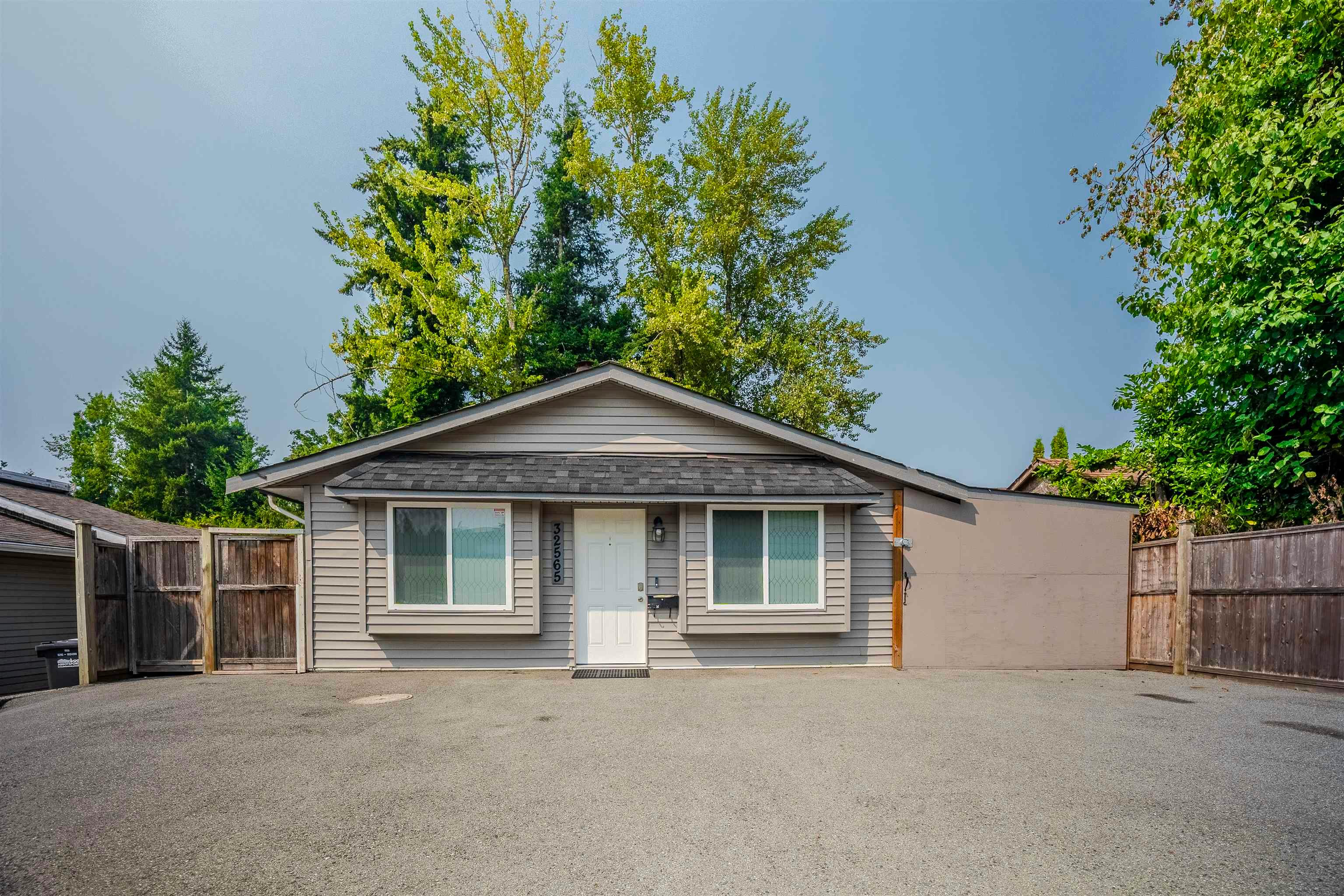 32565 George Ferguson Way, Abbotsford, BC, V2T 4C8