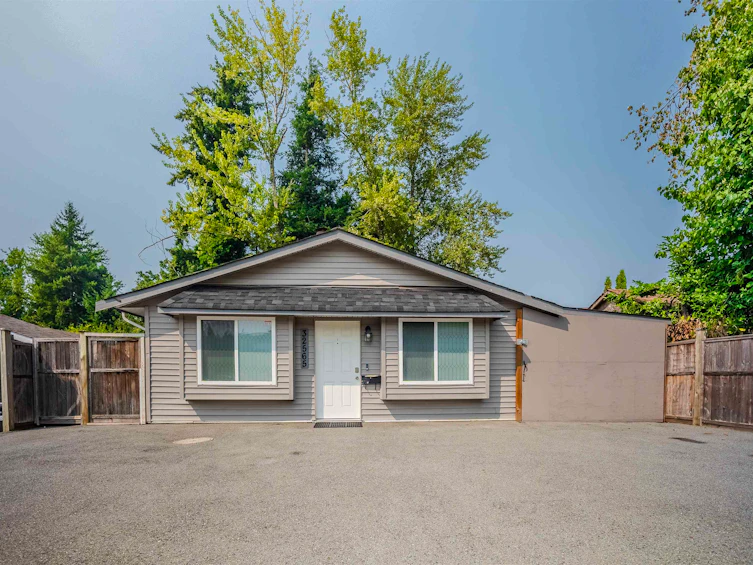 32565 George Ferguson Way, Abbotsford, BC, V2T 4C8