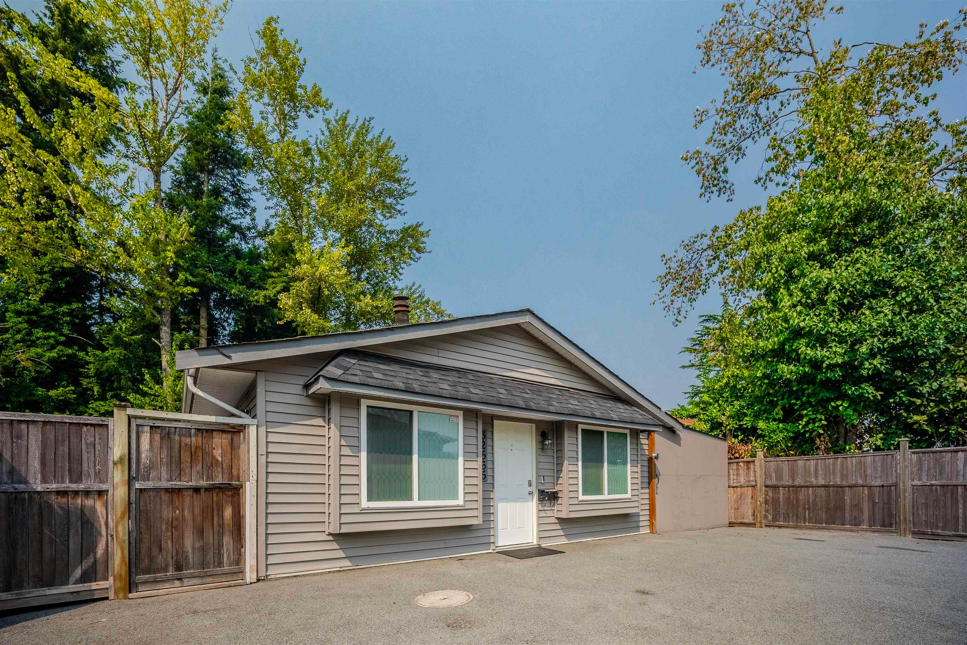 32565 George Ferguson Way, Abbotsford, BC, V2T 4C8 - 2