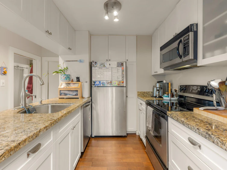 612 E 4th Street, North Vancouver, BC, V7L 1J8 - 8