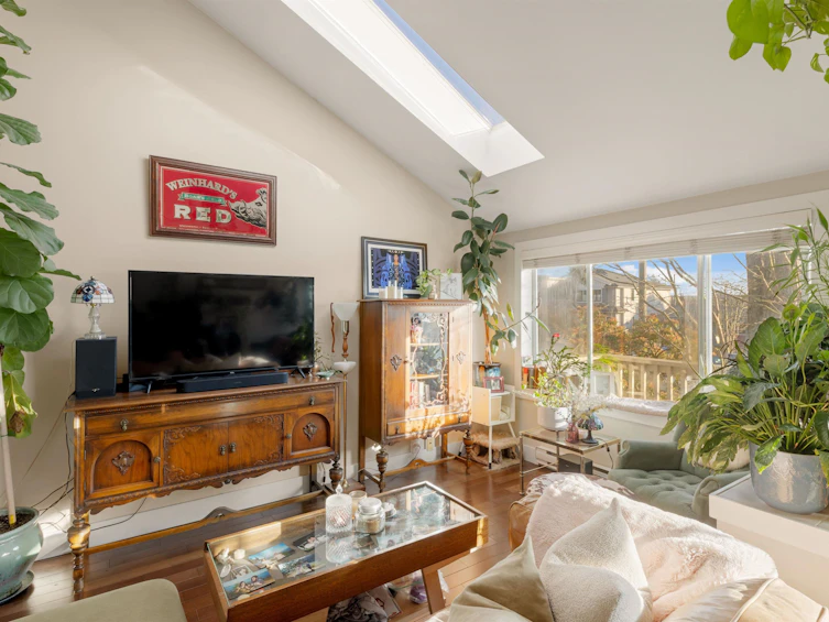 612 E 4th Street, North Vancouver, BC, V7L 1J8